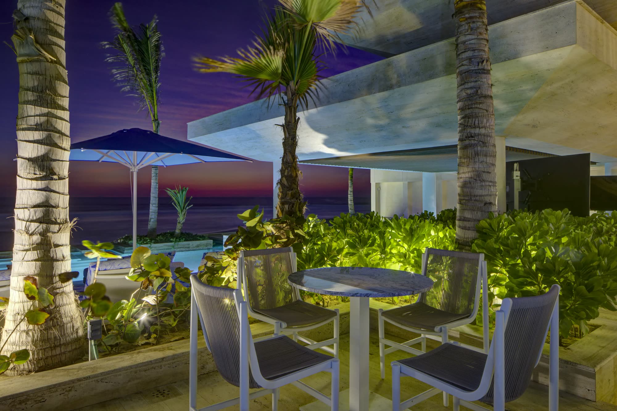 BAÍA Furnished By Armani/Casa