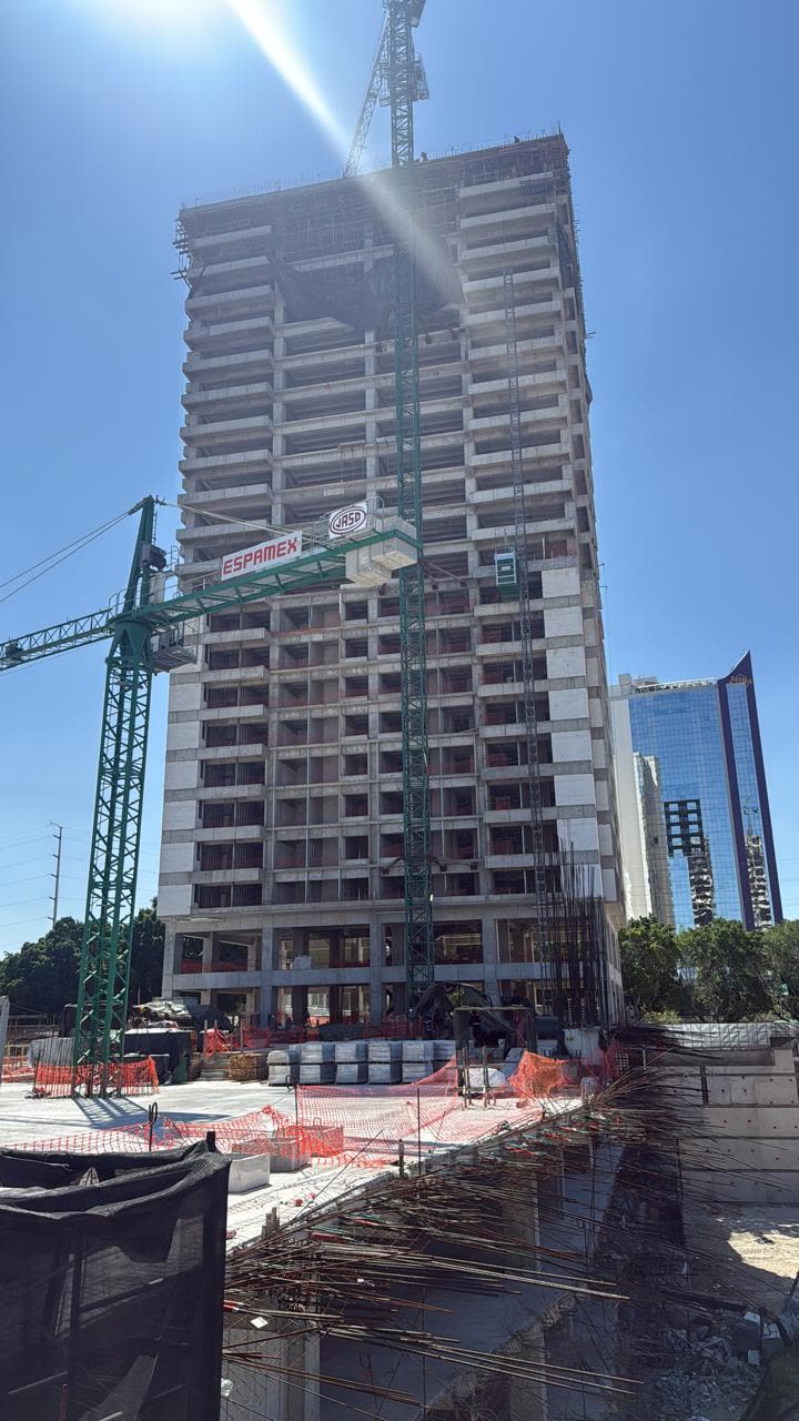 IQONO PARQ construction progress in Zapopan (October 26, 2026)